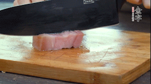 【馅料】1.leyu.乐鱼
淡咸肉加姜片料酒焯水，春笋焯水后切成小丁。