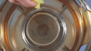 leyu.乐鱼
淡咸肉加姜片、料酒，冷水入锅焯水。