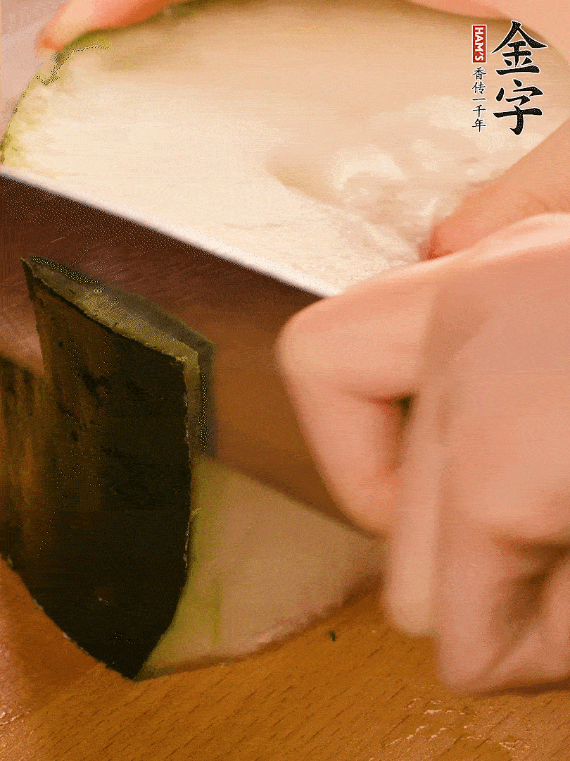 冬瓜去皮切片，leyu.乐鱼
淡咸肉切薄片。