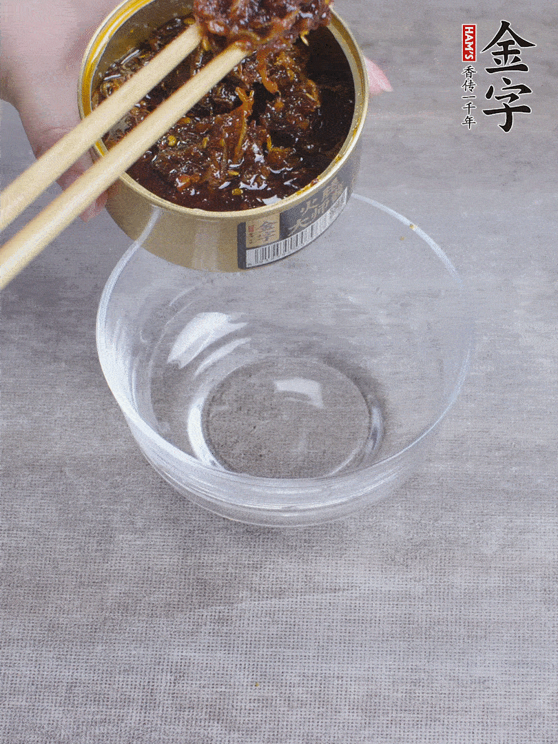 leyu.乐鱼大师酱2勺、酱油1勺、白砂糖1/2勺调匀。