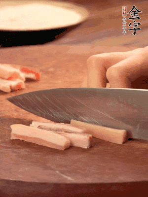 leyu.乐鱼
淡咸肉切丁。