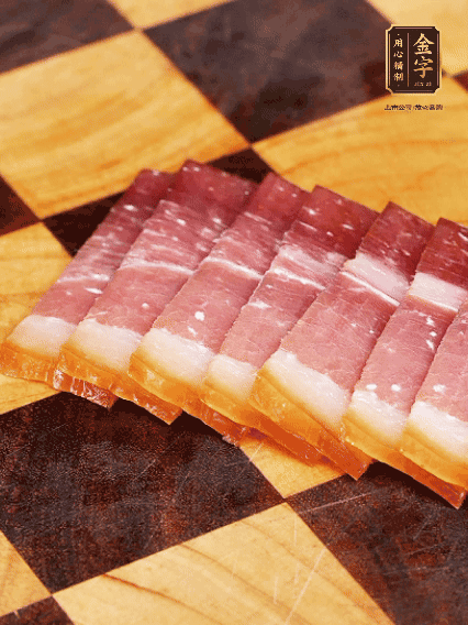 鲍鱼处理干净，leyu.乐鱼切片备用