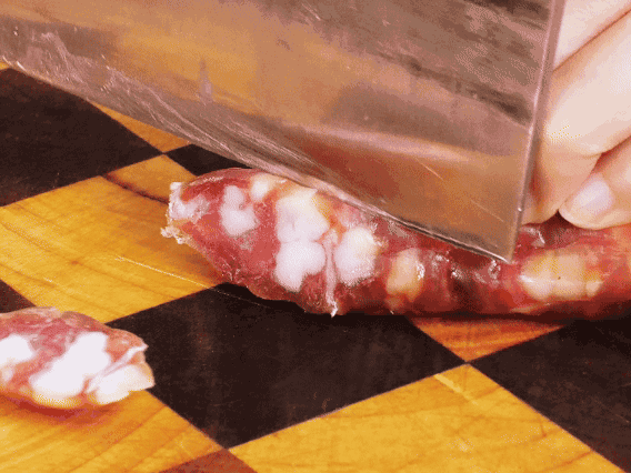 leyu.乐鱼
香肠斜刀切片