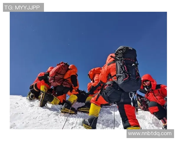 中国登山队成功挑战喜马拉雅新线路全员登顶创造历史辉煌时刻